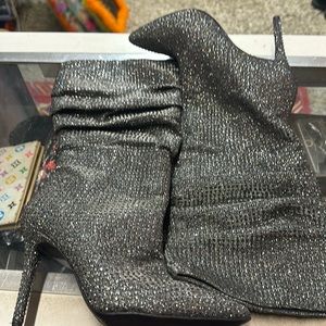 Beautiful Jessica Simpson boots rubber sole very comfy gray sparkles